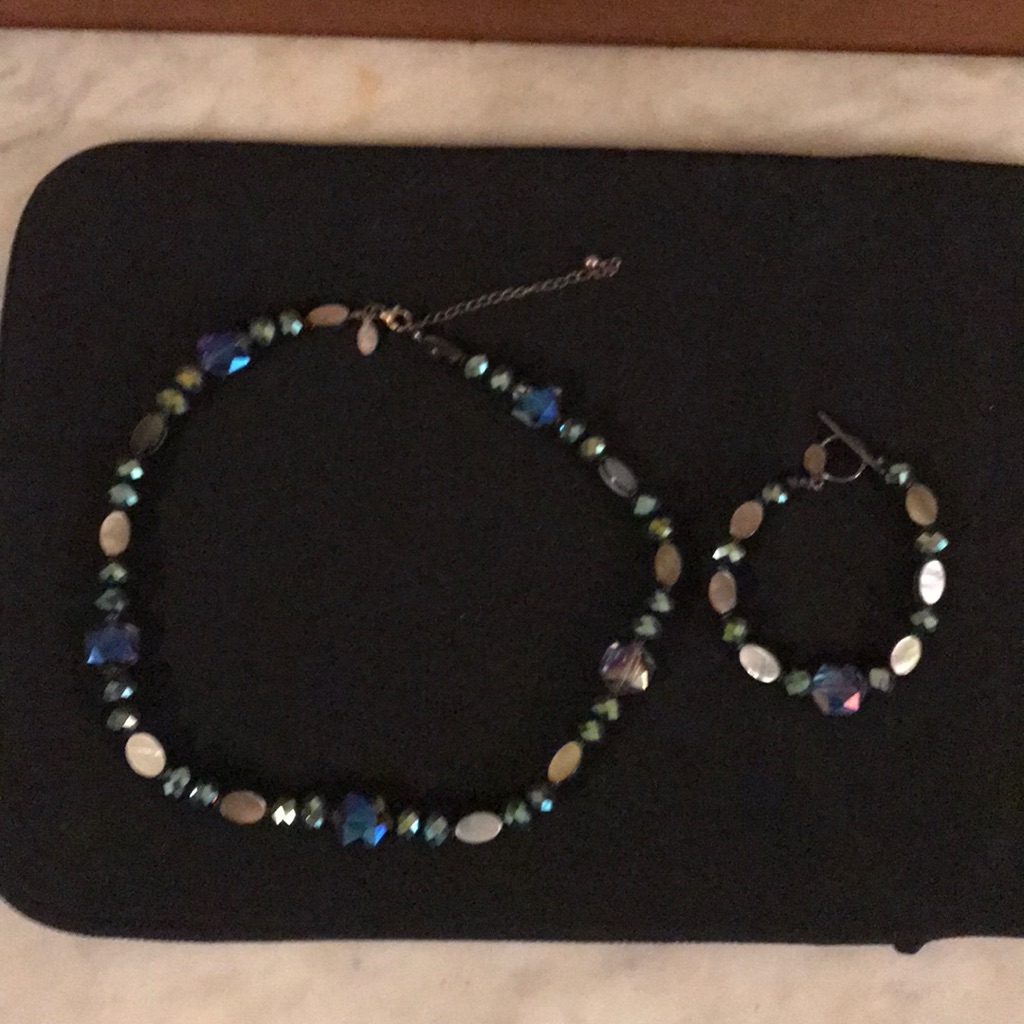 Shiny-Beads And Shell Necklace And Bracelet Combo